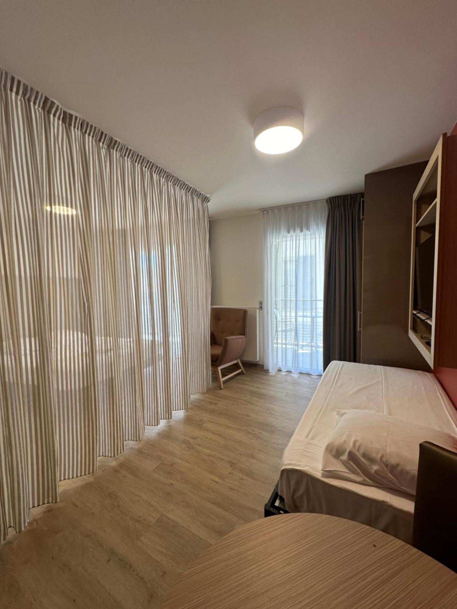 Zenao Frejus Lejlighedshotel Eksteriør billede