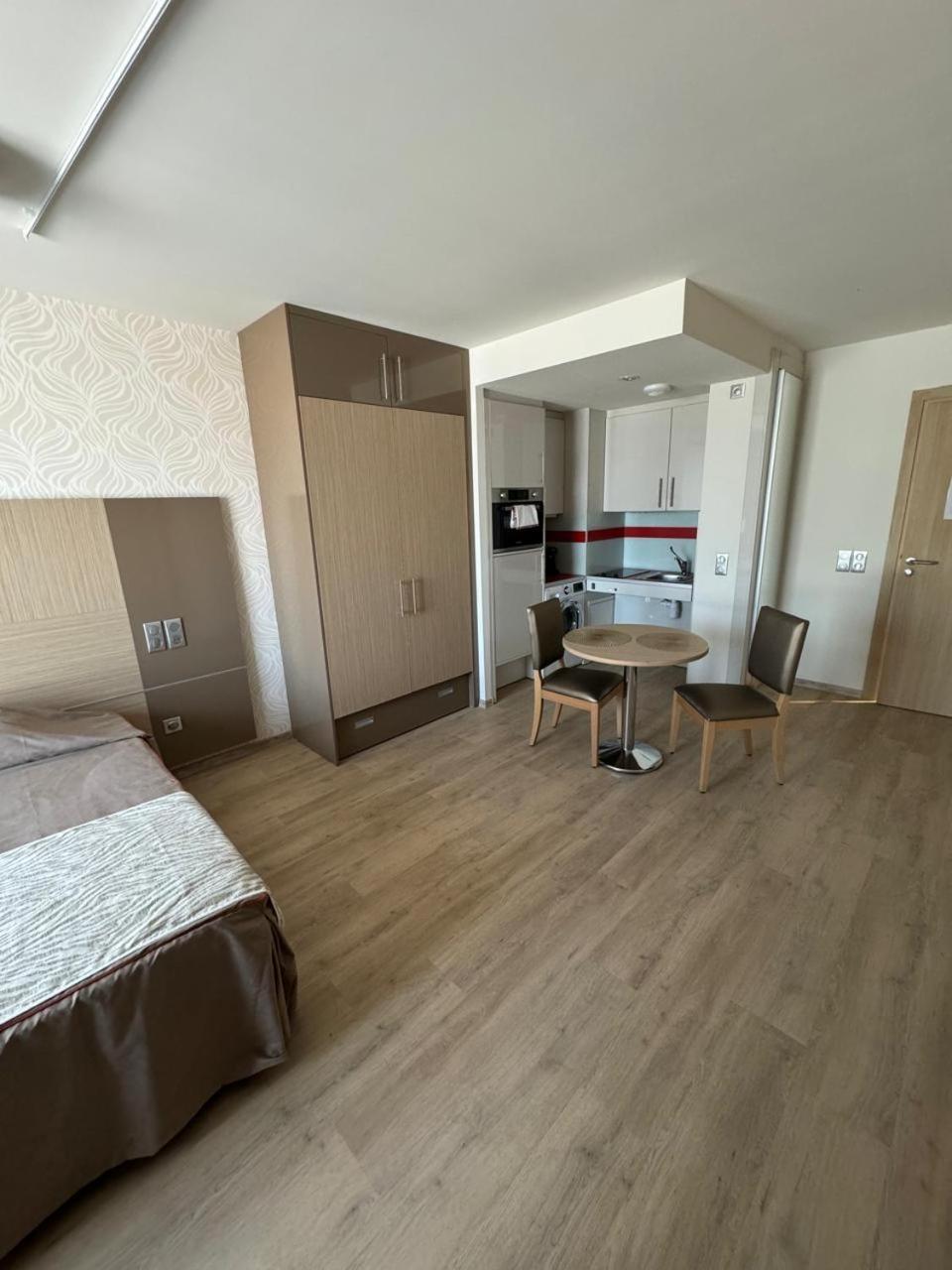 Zenao Frejus Lejlighedshotel Eksteriør billede